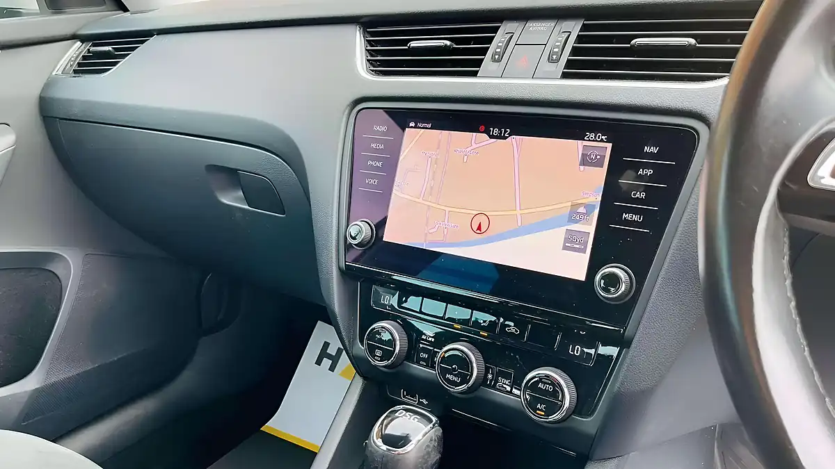 Used 2019 Skoda Octavia Se L Silver - Interior and Exterior details 12