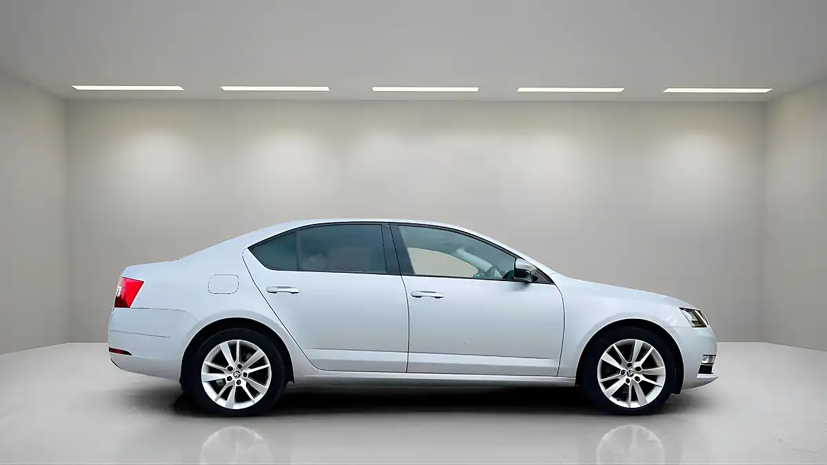 Used 2019 Skoda Octavia Se L Silver - Interior and Exterior details 4