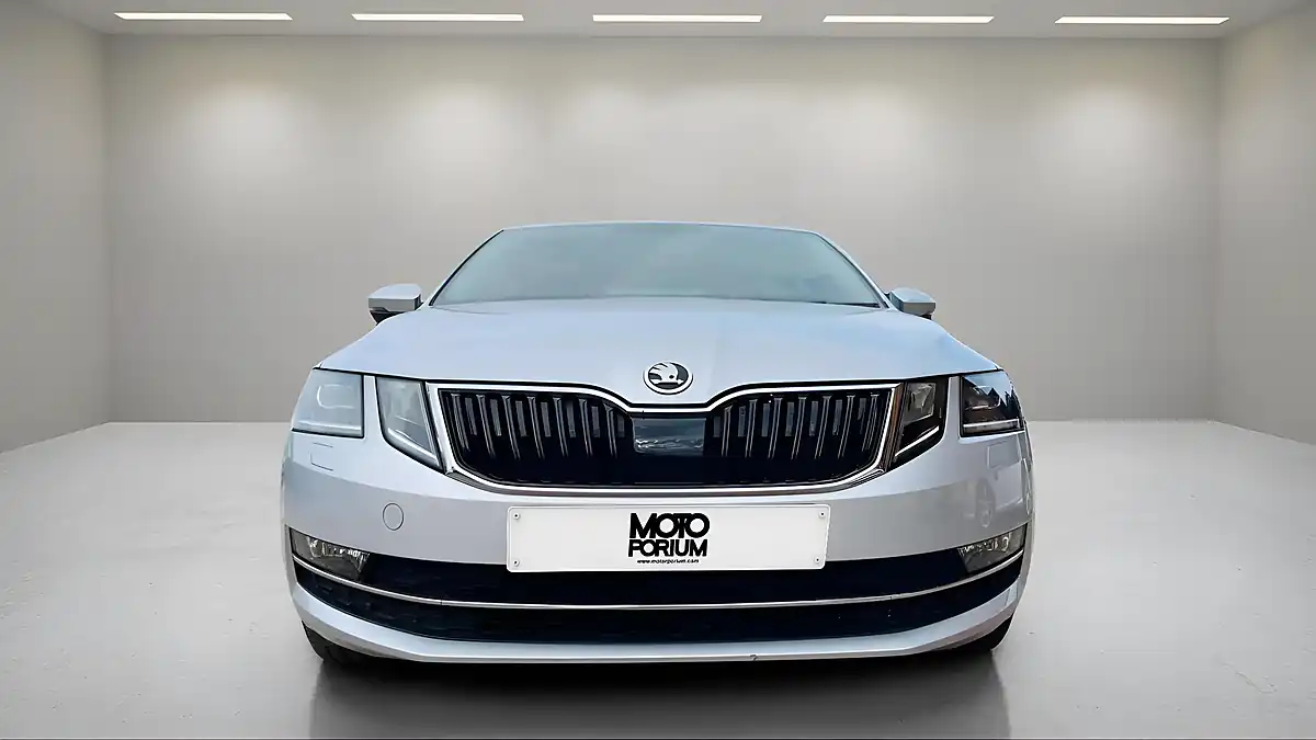 Used 2019 Skoda Octavia Se L Silver - Interior and Exterior details 5