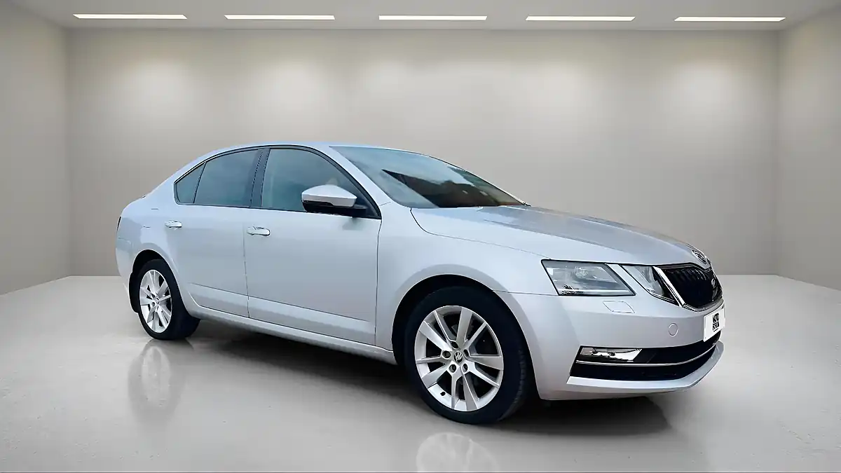Used 2019 Skoda Octavia Se L Silver - Interior and Exterior details 6