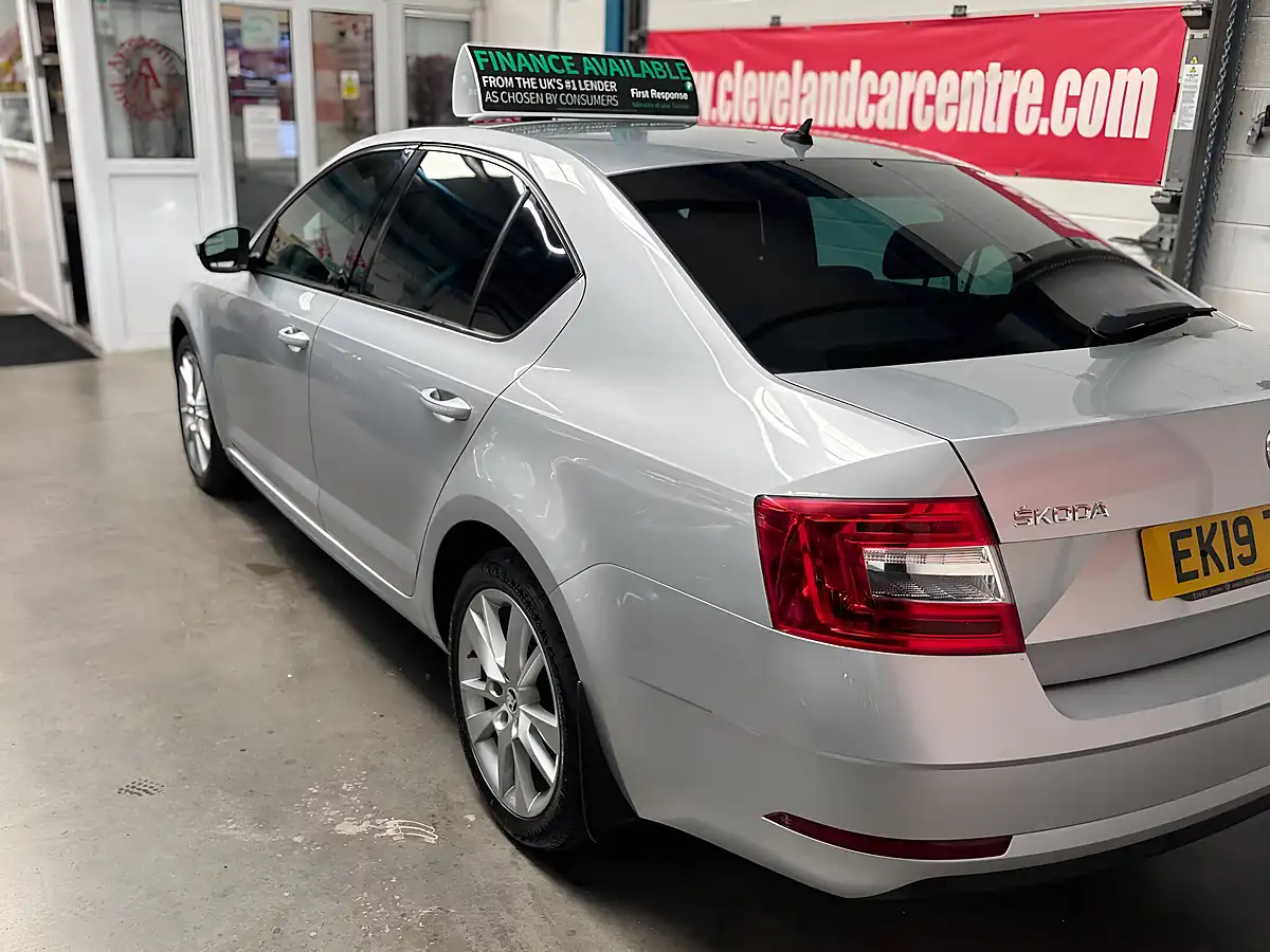 Used 2019 Skoda Octavia Se L Silver - Interior and Exterior details 5