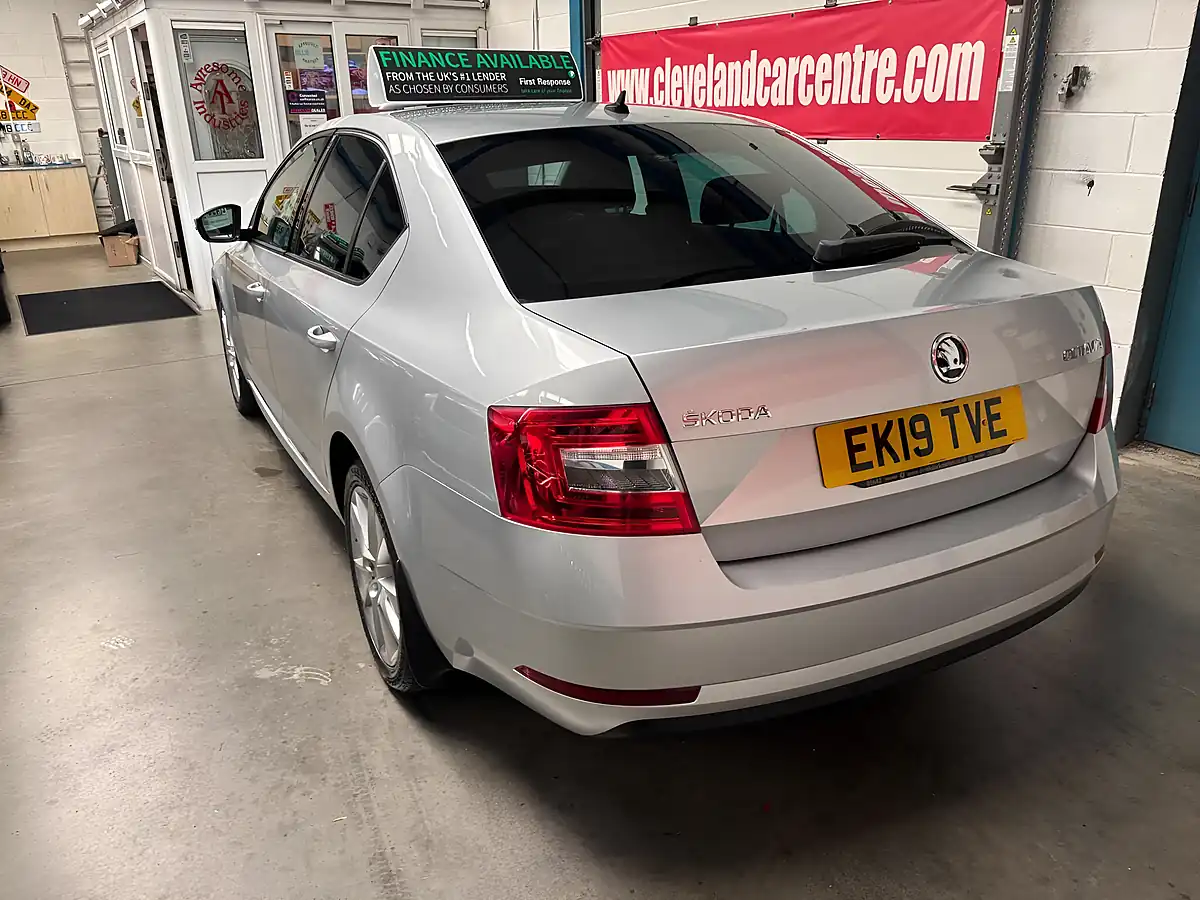 Used 2019 Skoda Octavia Se L Silver - Interior and Exterior details 9