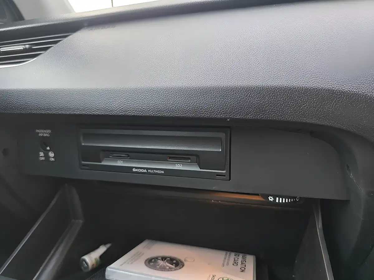 Used 2019 Skoda Octavia Se L Silver - Interior and Exterior details 12