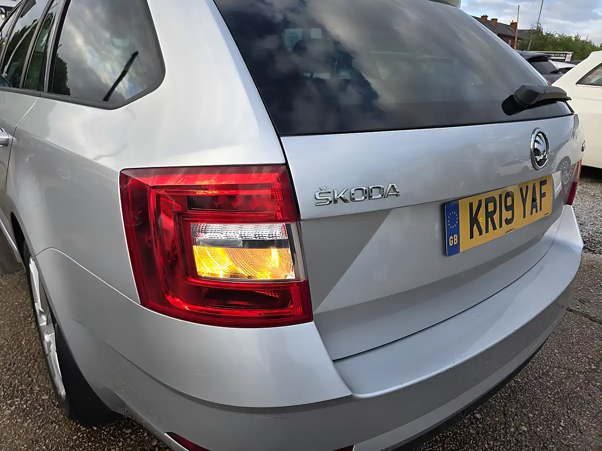Used 2019 Skoda Octavia Se L Silver - Interior and Exterior details 17