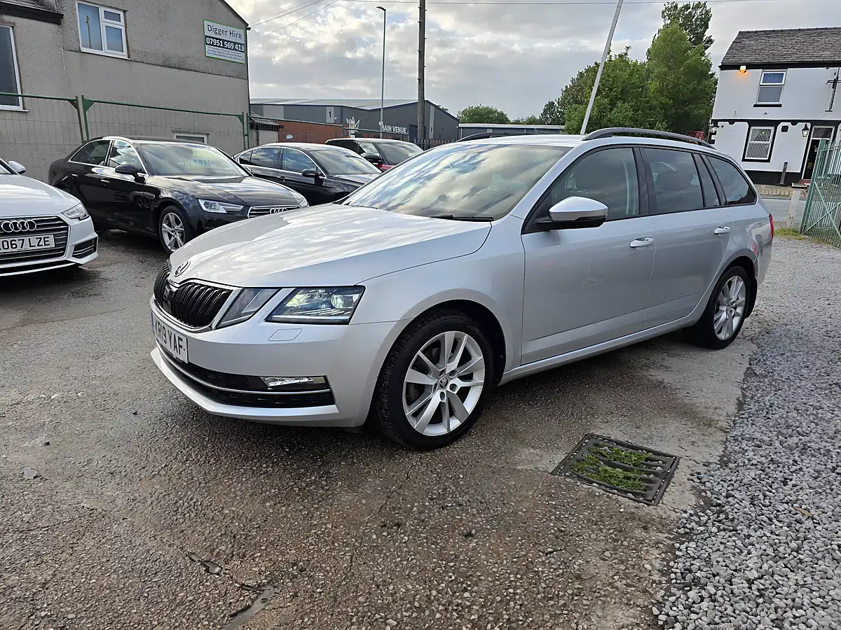 Used 2019 Skoda Octavia Se L Silver - Interior and Exterior details 3