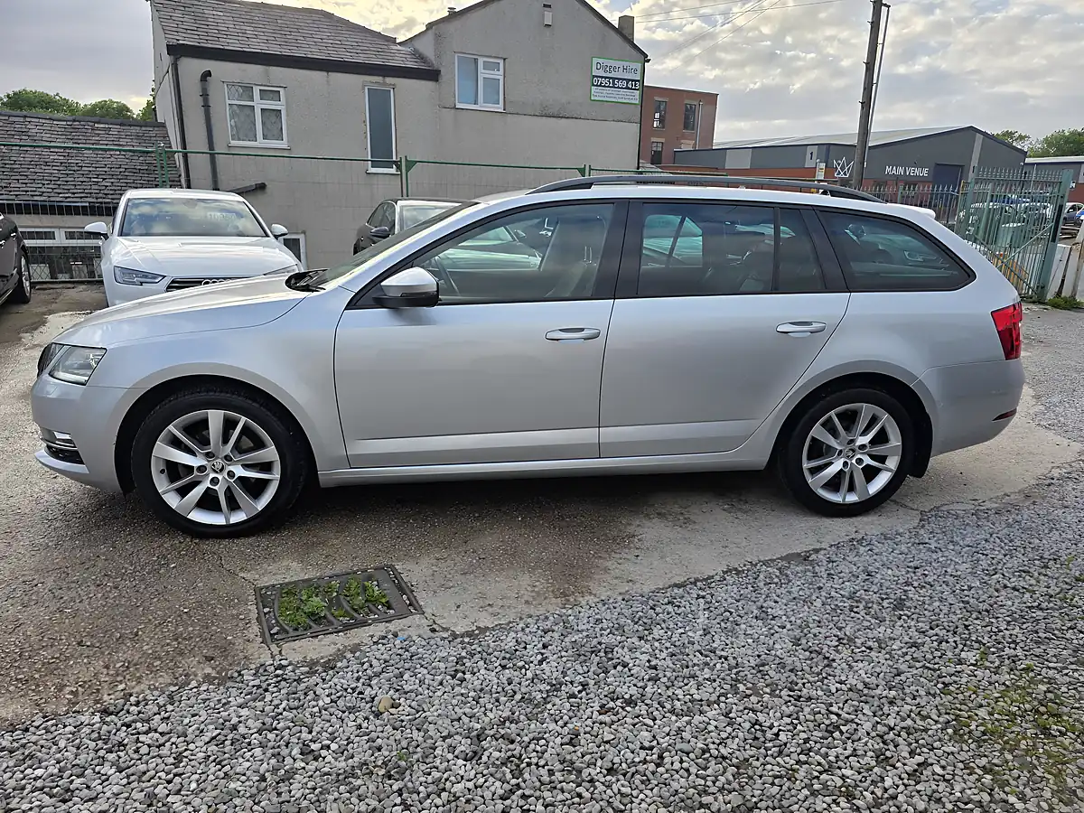 Used 2019 Skoda Octavia Se L Silver - Interior and Exterior details 4