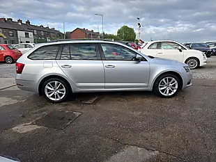 Used 2019 Skoda Octavia Se L Silver - Interior and Exterior details 5