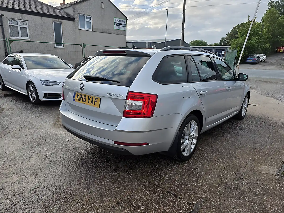 Used 2019 Skoda Octavia Se L Silver - Interior and Exterior details 6