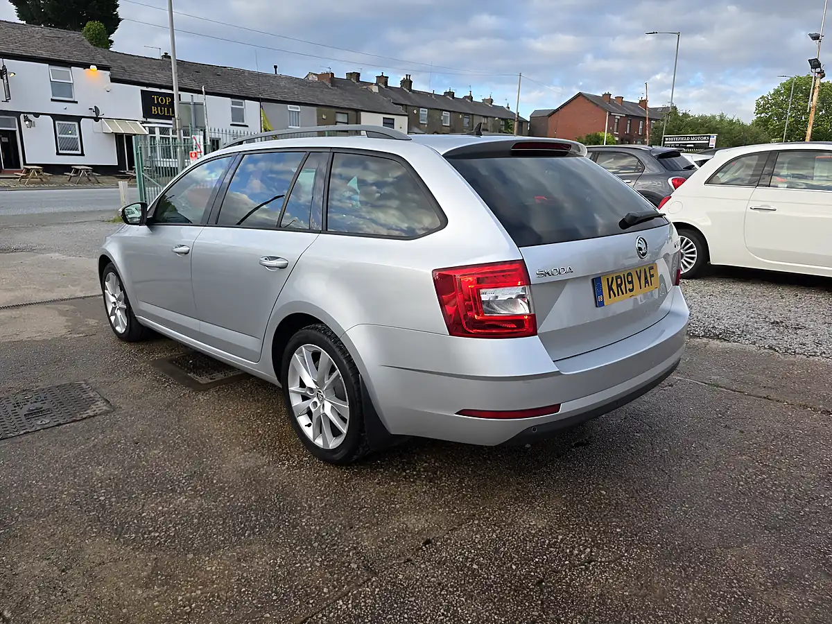 Used 2019 Skoda Octavia Se L Silver - Interior and Exterior details 8
