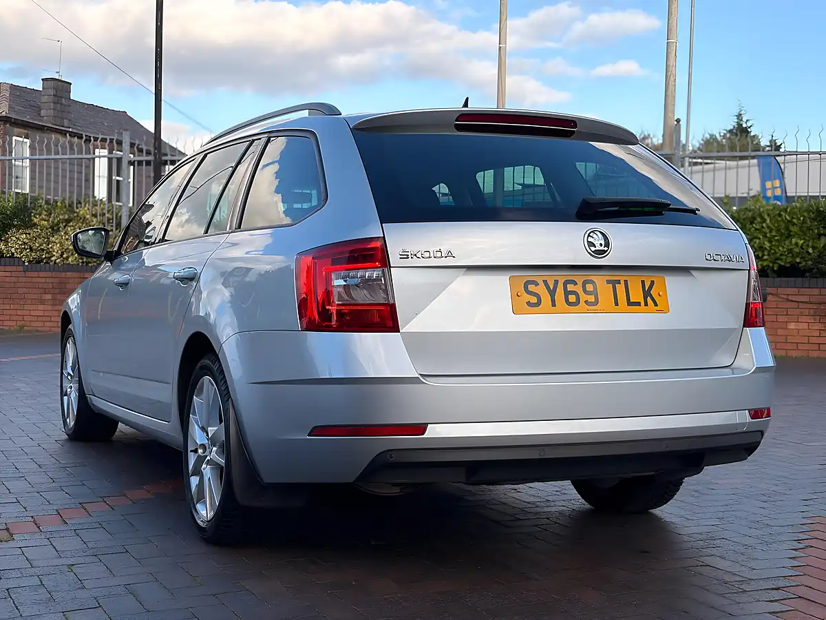 Used 2019 Skoda Octavia Se L Silver - Interior and Exterior details 10