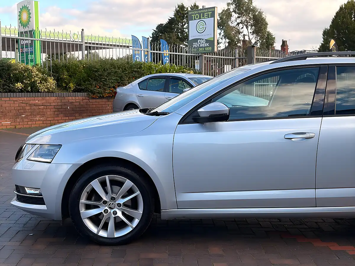 Used 2019 Skoda Octavia Se L Silver - Interior and Exterior details 12