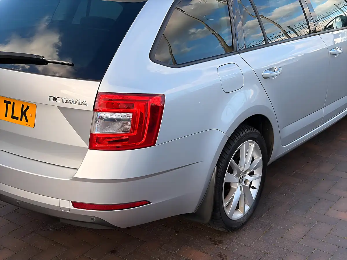 Used 2019 Skoda Octavia Se L Silver - Interior and Exterior details 13
