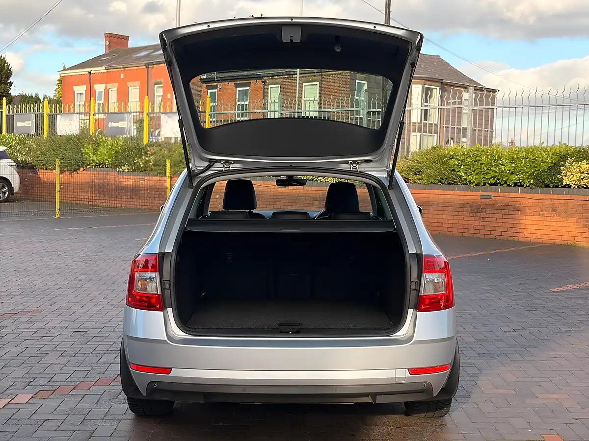 Used 2019 Skoda Octavia Se L Silver - Interior and Exterior details 14