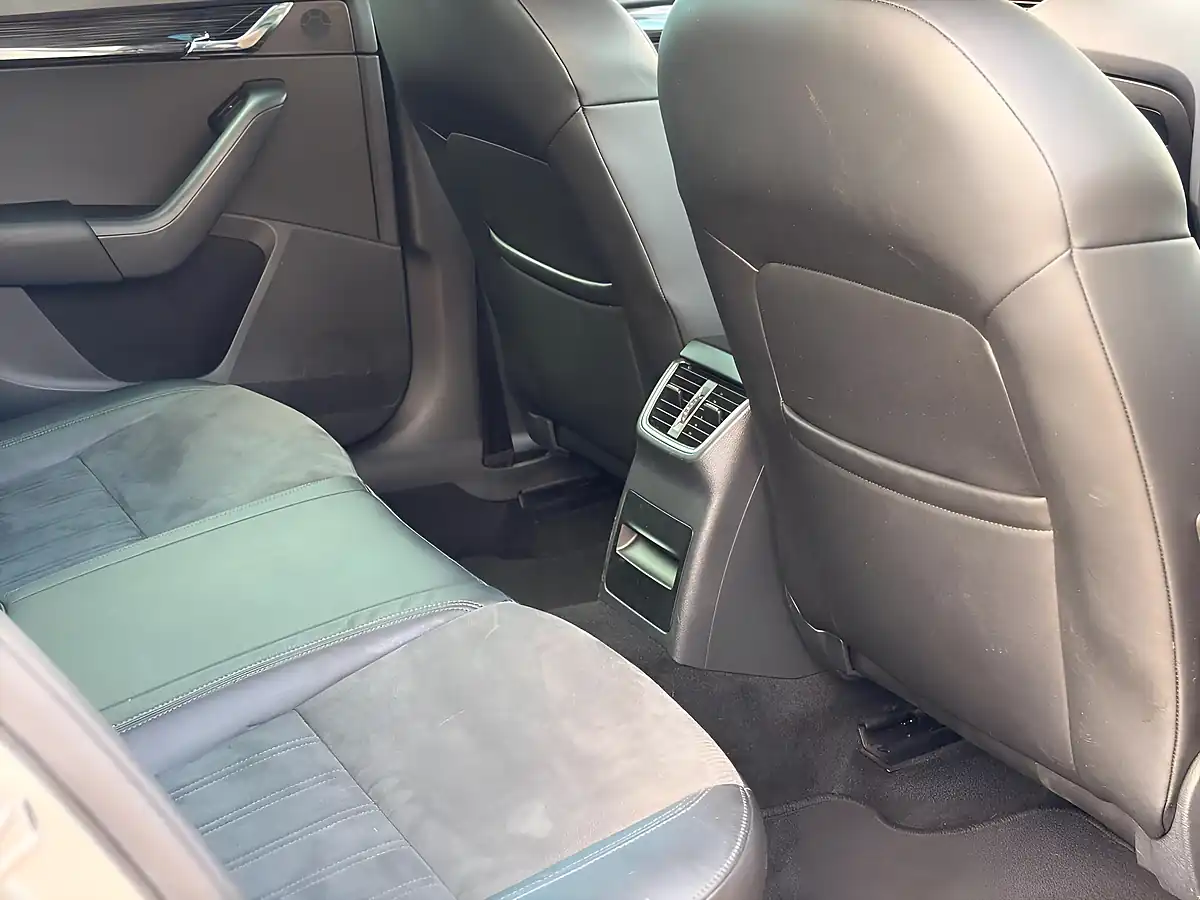 Used 2019 Skoda Octavia Se L Silver - Interior and Exterior details 15