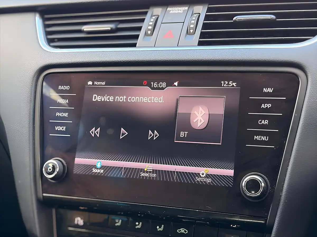 Used 2019 Skoda Octavia Se L Silver - Interior and Exterior details 19