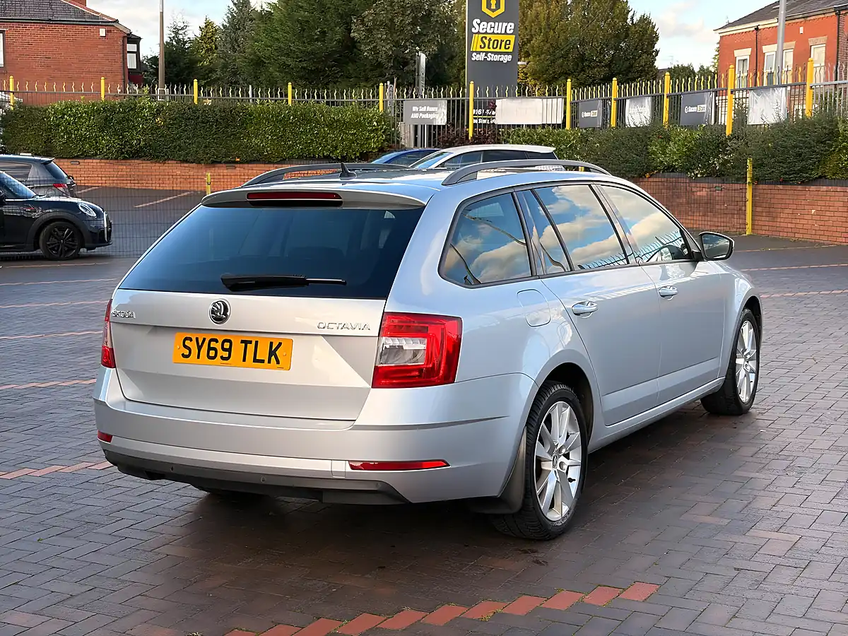 Used 2019 Skoda Octavia Se L Silver - Interior and Exterior details 3