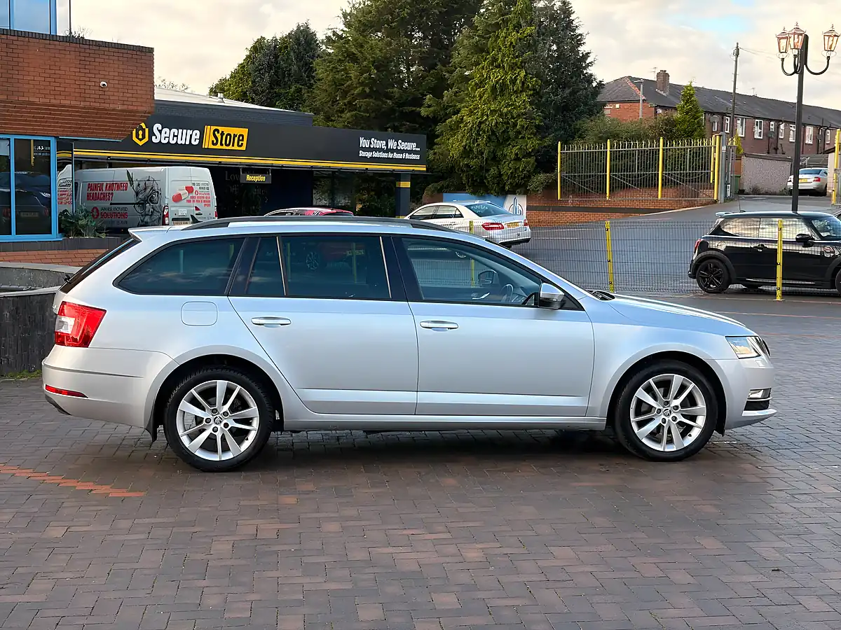 Used 2019 Skoda Octavia Se L Silver - Interior and Exterior details 6