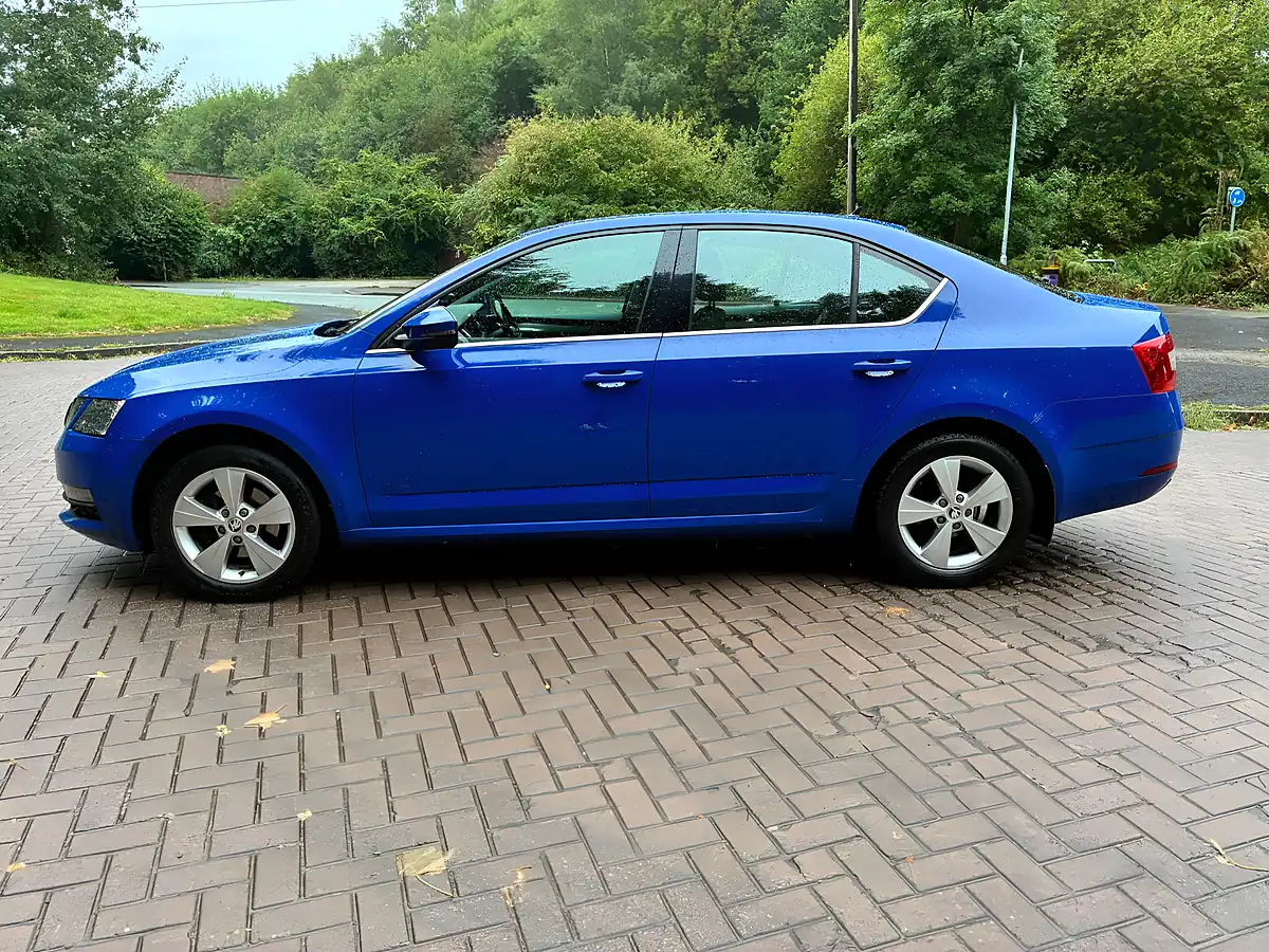 Used 2019 Skoda Octavia Se Technology Blue - Interior and Exterior details 10
