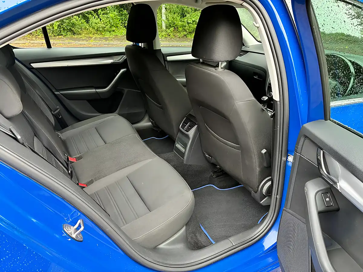 Used 2019 Skoda Octavia Se Technology Blue - Interior and Exterior details 15