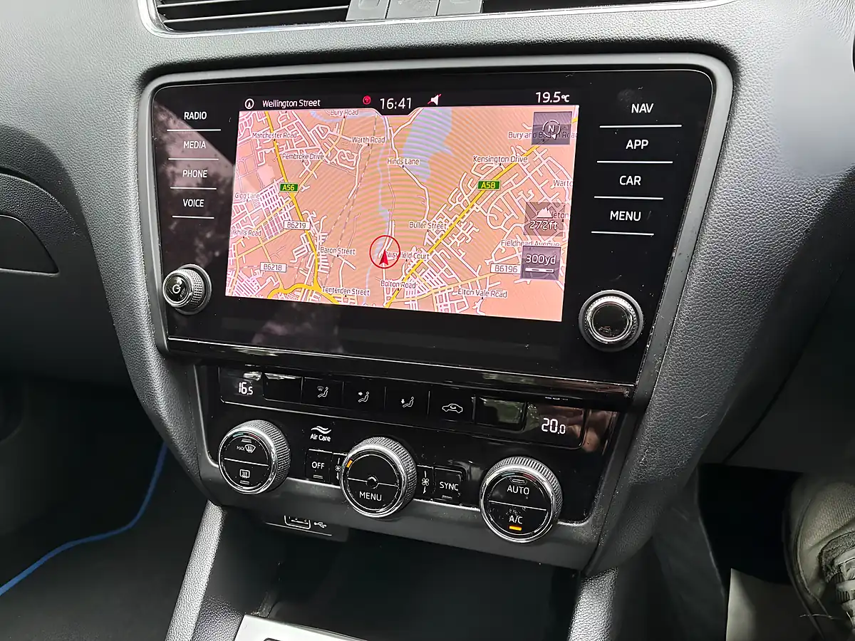 Used 2019 Skoda Octavia Se Technology Blue - Interior and Exterior details 18