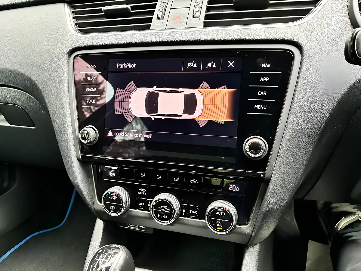 Used 2019 Skoda Octavia Se Technology Blue - Interior and Exterior details 19