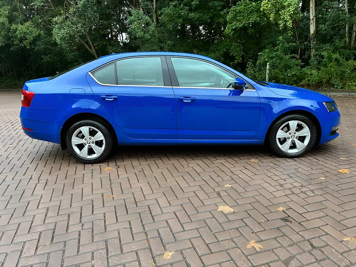 Used 2019 Skoda Octavia Se Technology Blue - Interior and Exterior details 5