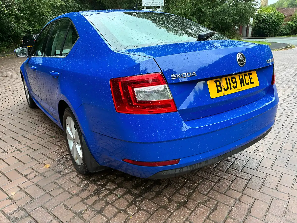 Used 2019 Skoda Octavia Se Technology Blue - Interior and Exterior details 9