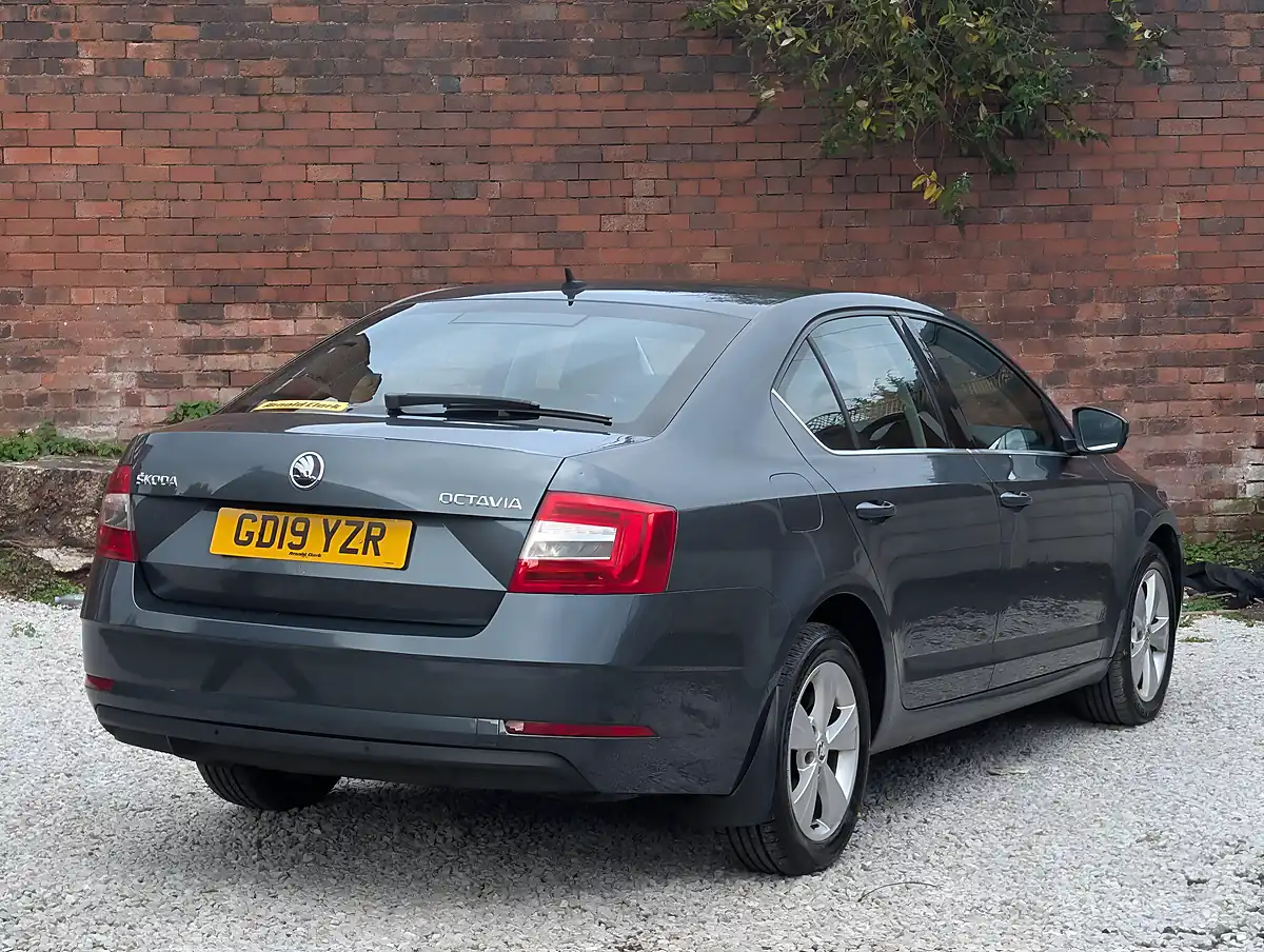 Used 2019 Skoda Octavia Se Technology - Interior and Exterior details 9
