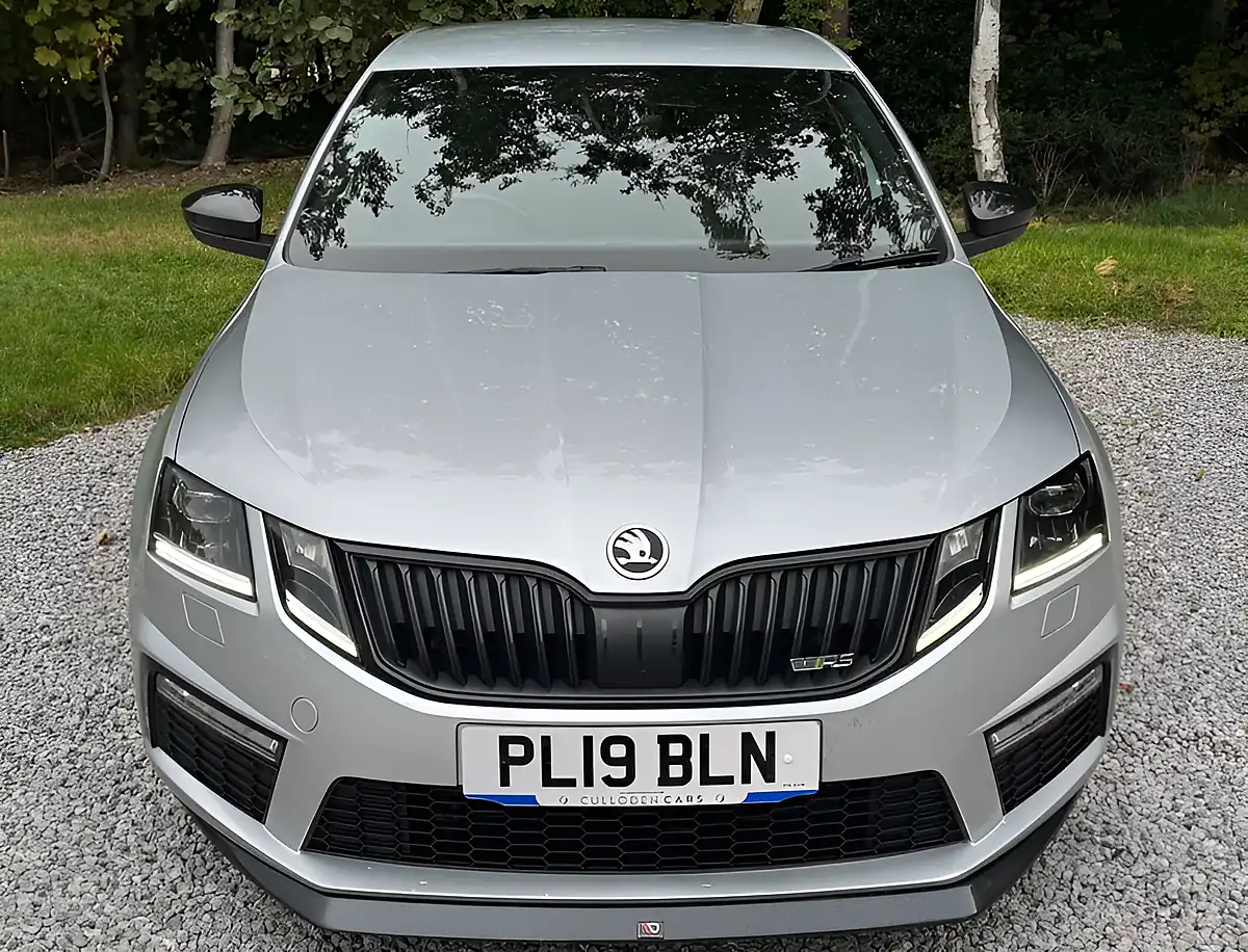 Used 2019 Skoda Octavia VRS Brilliant Silver - Interior and Exterior details 8