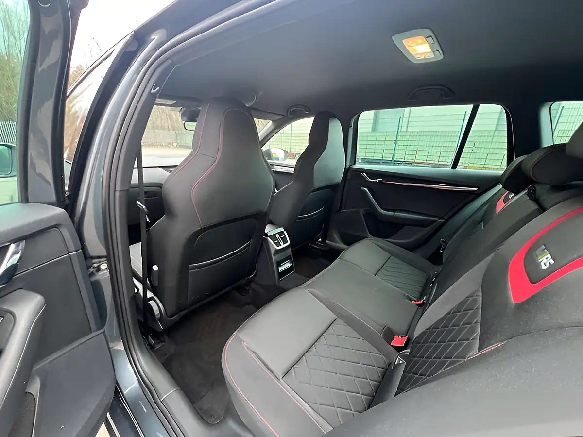 Used 2019 Skoda Octavia VRS Quartz Grey - Interior and Exterior details 15
