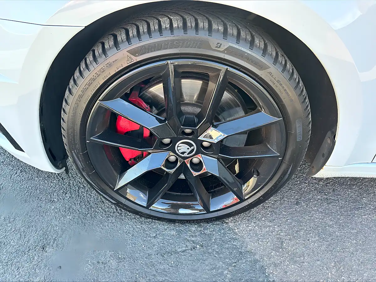 Used 2019 Skoda Octavia VRS White - Interior and Exterior details 12
