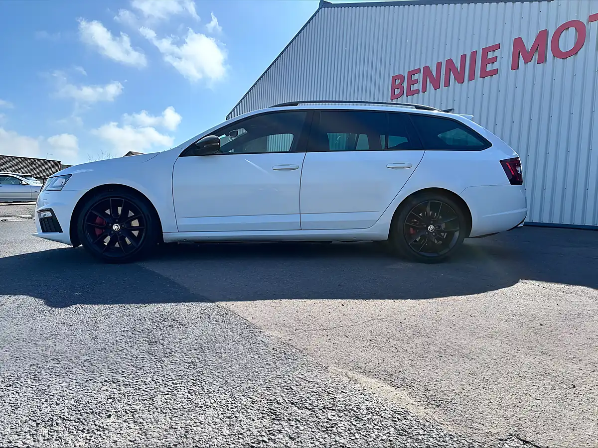 Used 2019 Skoda Octavia VRS White - Interior and Exterior details 13