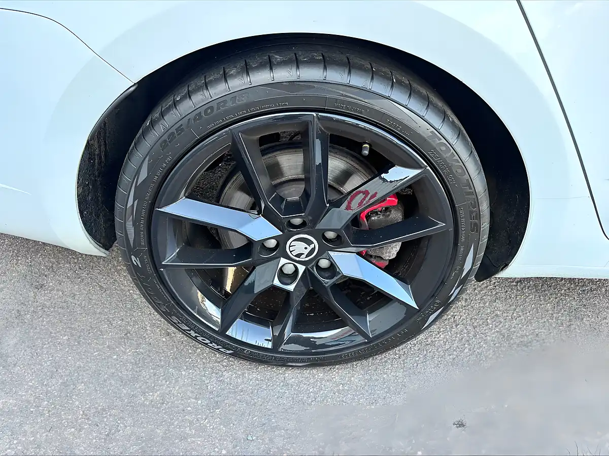 Used 2019 Skoda Octavia VRS White - Interior and Exterior details 16