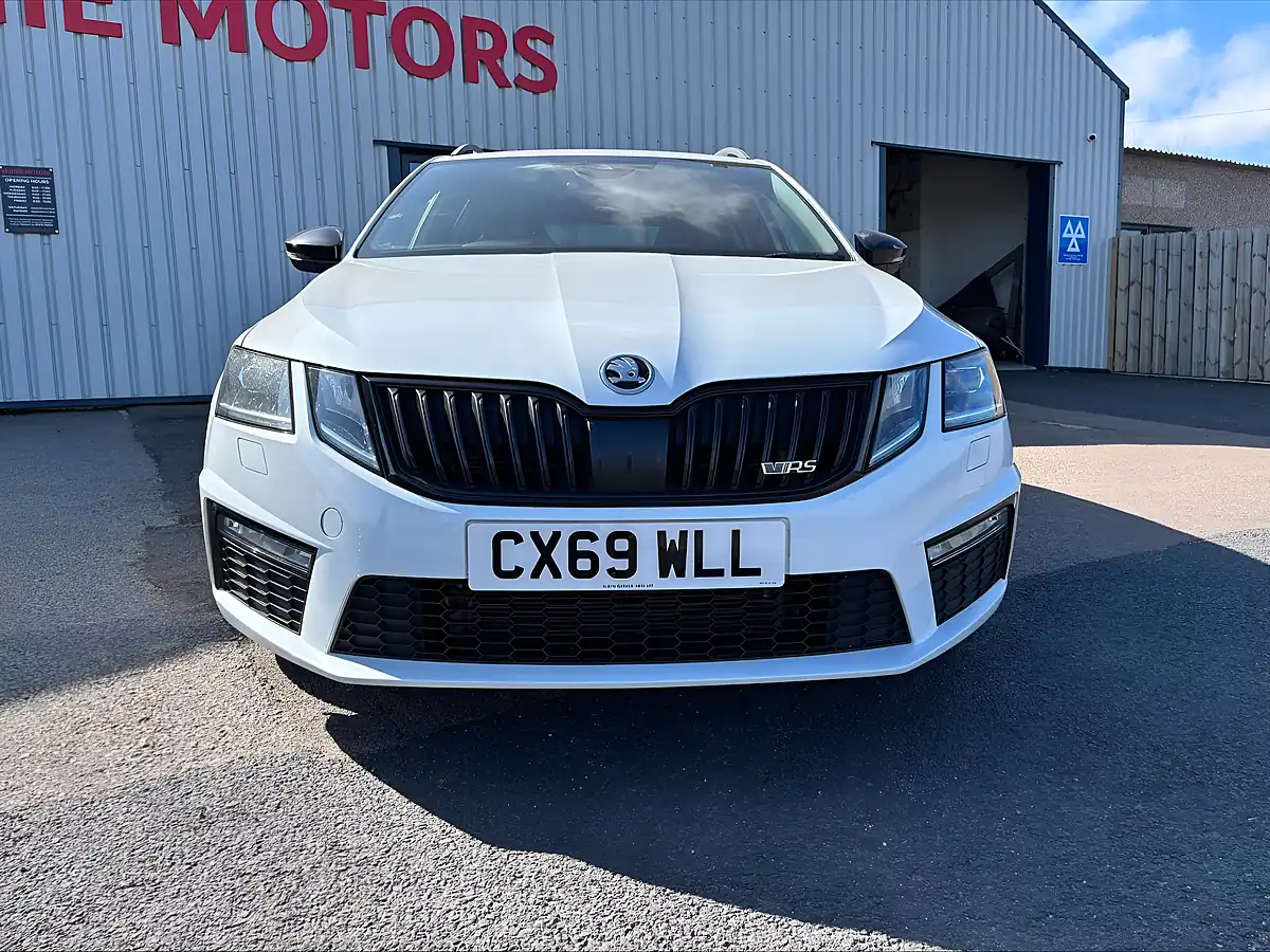 Used 2019 Skoda Octavia VRS White - Interior and Exterior details 5
