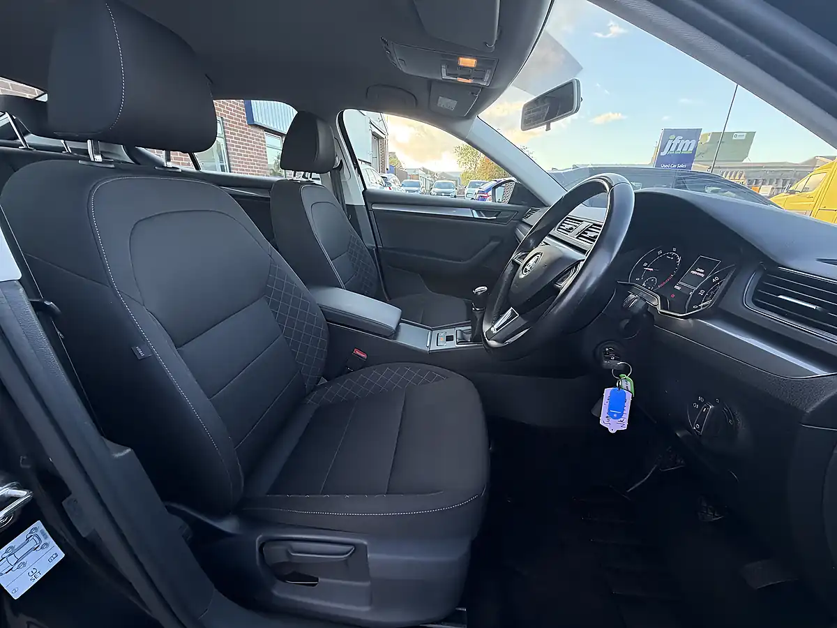 Used 2019 Skoda Superb S Black Metallic - Interior and Exterior details 3