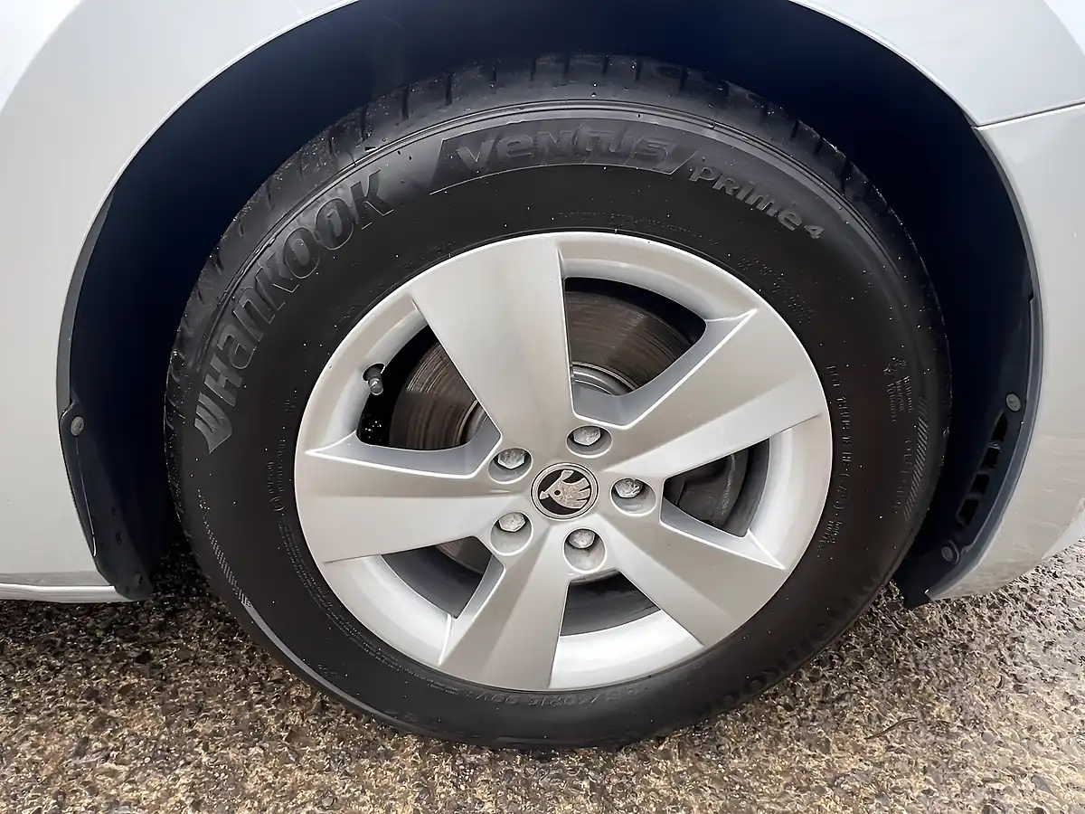 Used 2019 Skoda Superb S Brilliant Silver Metallic - Interior and Exterior details 19