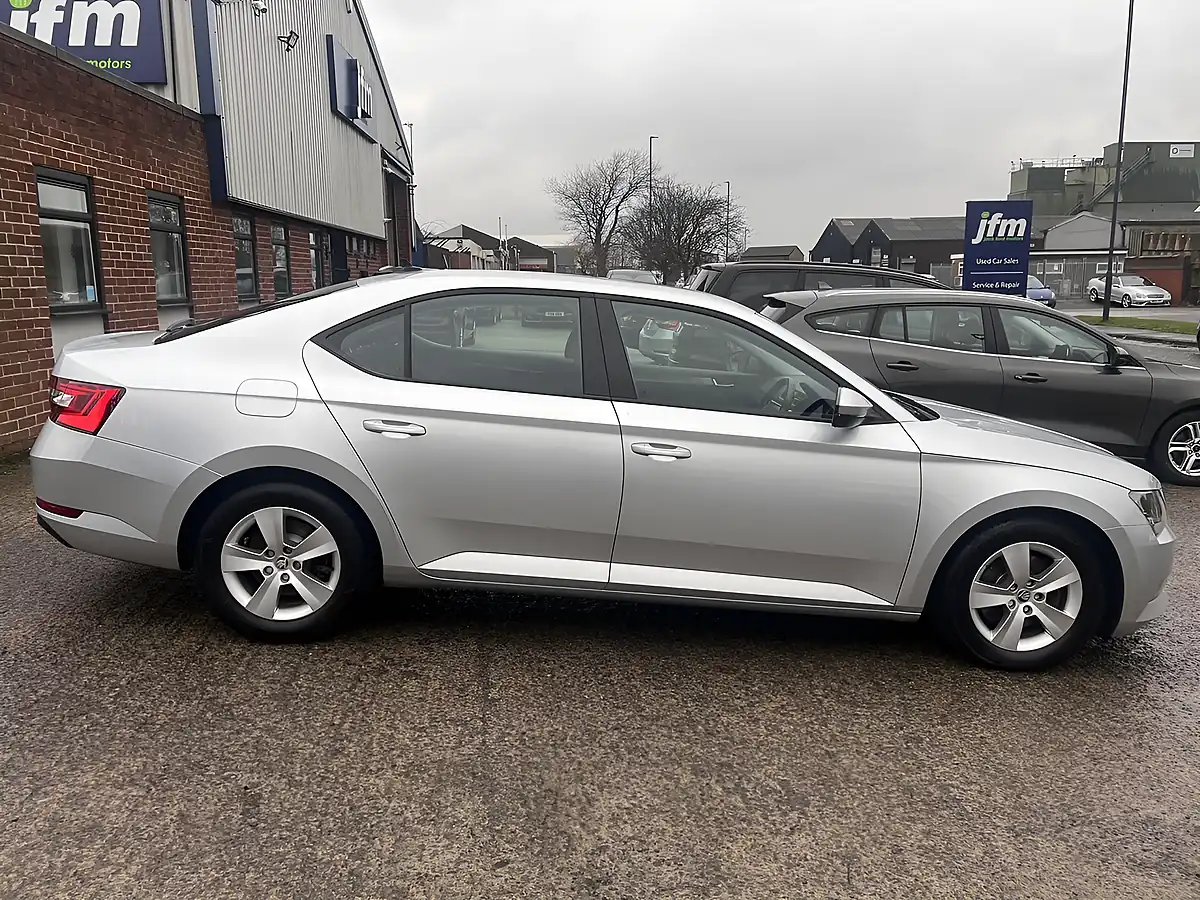 Used 2019 Skoda Superb S Brilliant Silver Metallic - Interior and Exterior details 5