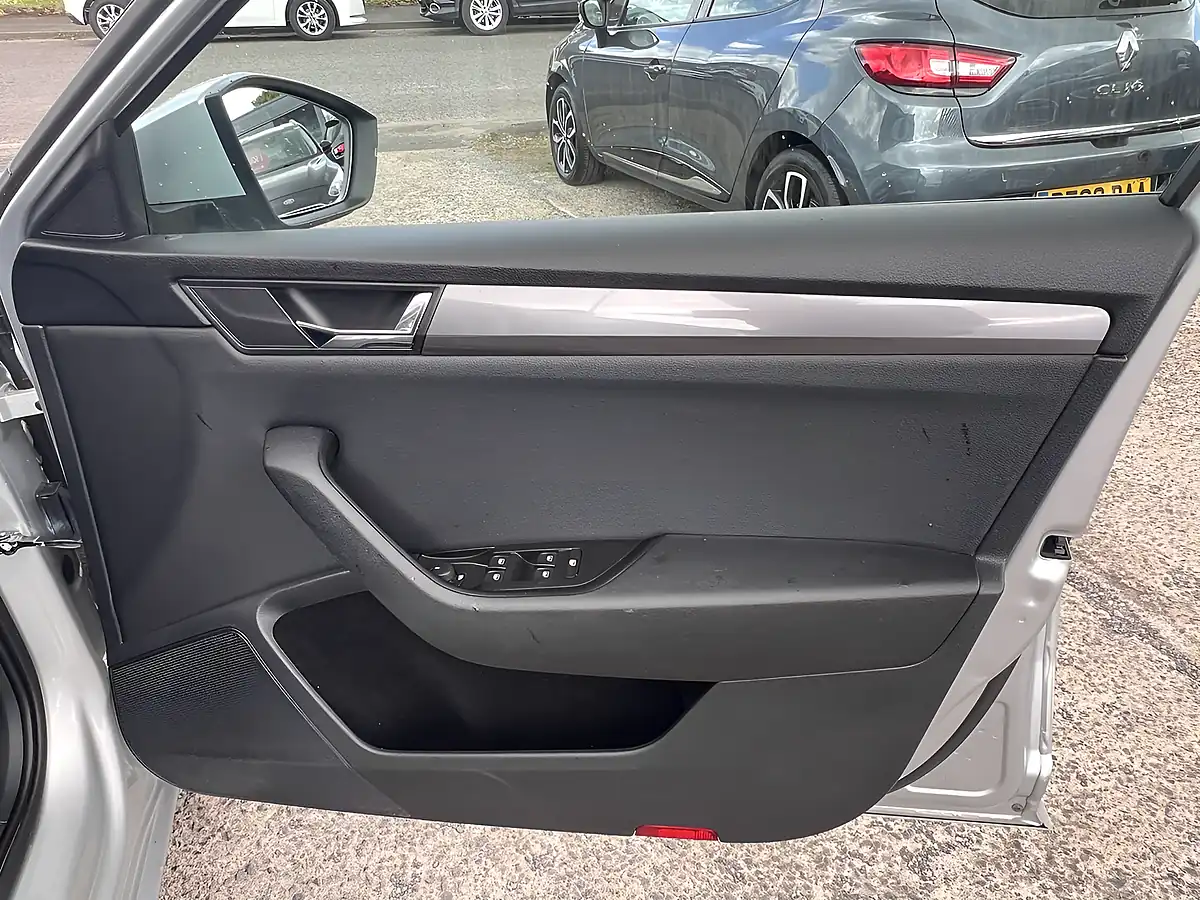 Used 2019 Skoda Superb S Brilliant Silver Metallic - Interior and Exterior details 17