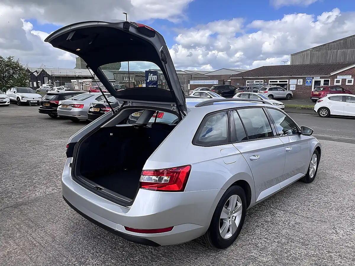 Used 2019 Skoda Superb S Brilliant Silver Metallic - Interior and Exterior details 19