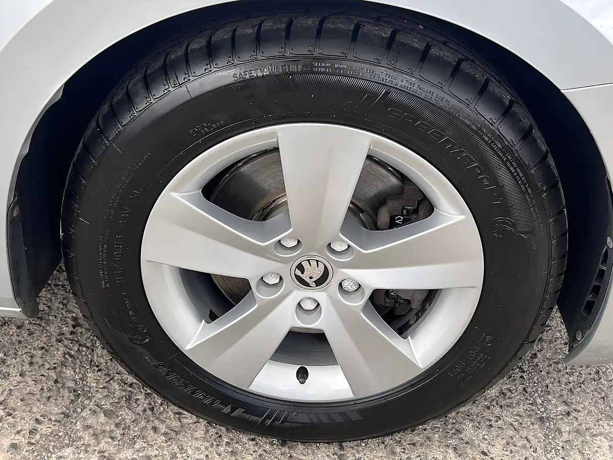 Used 2019 Skoda Superb S Brilliant Silver Metallic - Interior and Exterior details 20