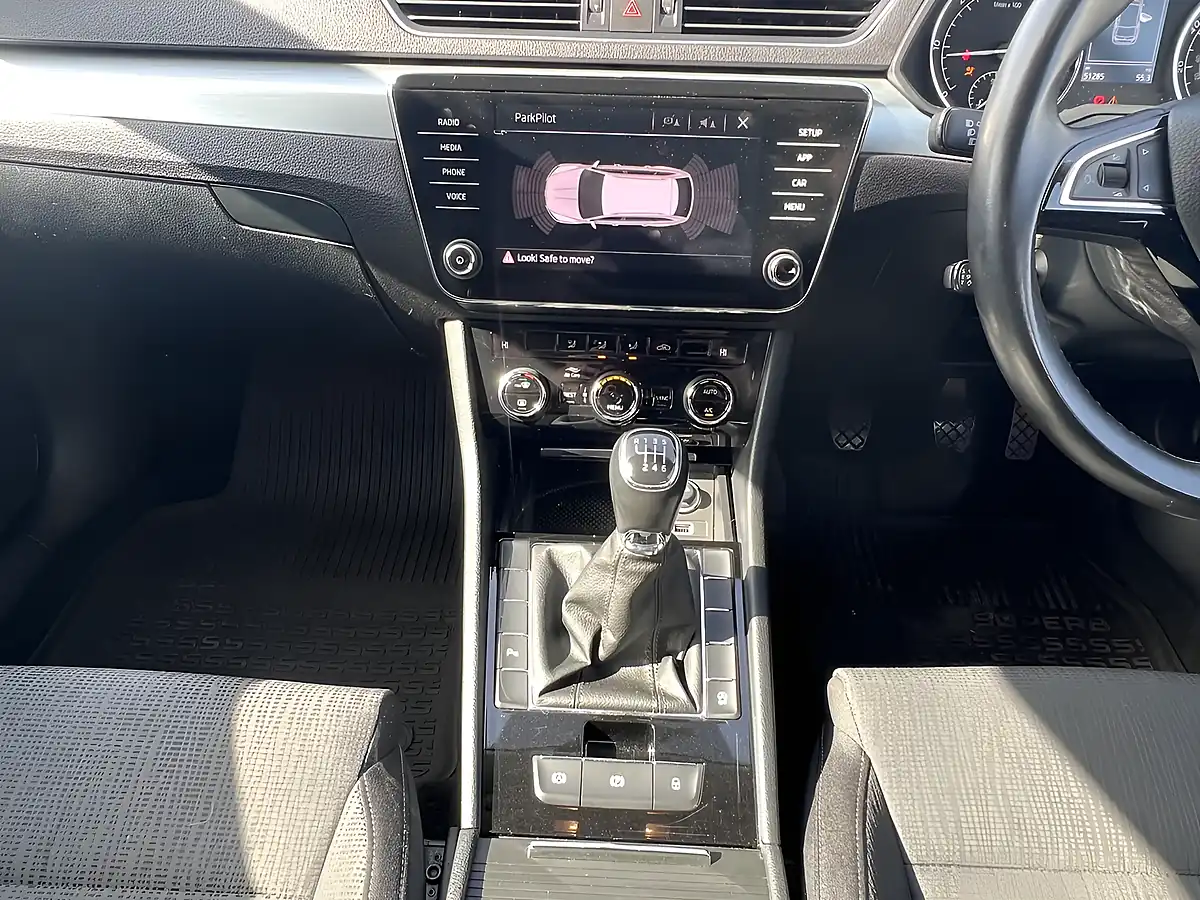 Used 2019 Skoda Superb Se Candy White - Interior and Exterior details 13