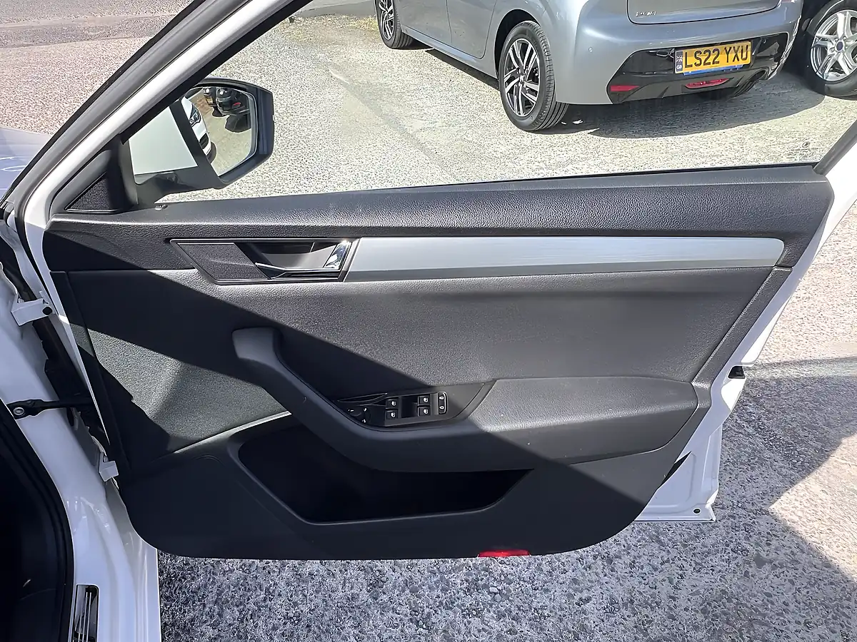 Used 2019 Skoda Superb Se Candy White - Interior and Exterior details 16