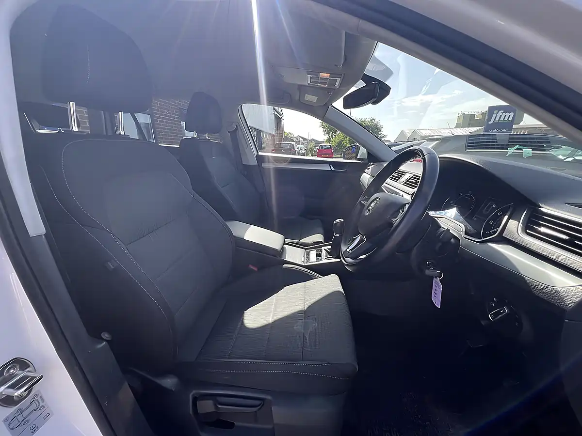 Used 2019 Skoda Superb Se Candy White - Interior and Exterior details 3
