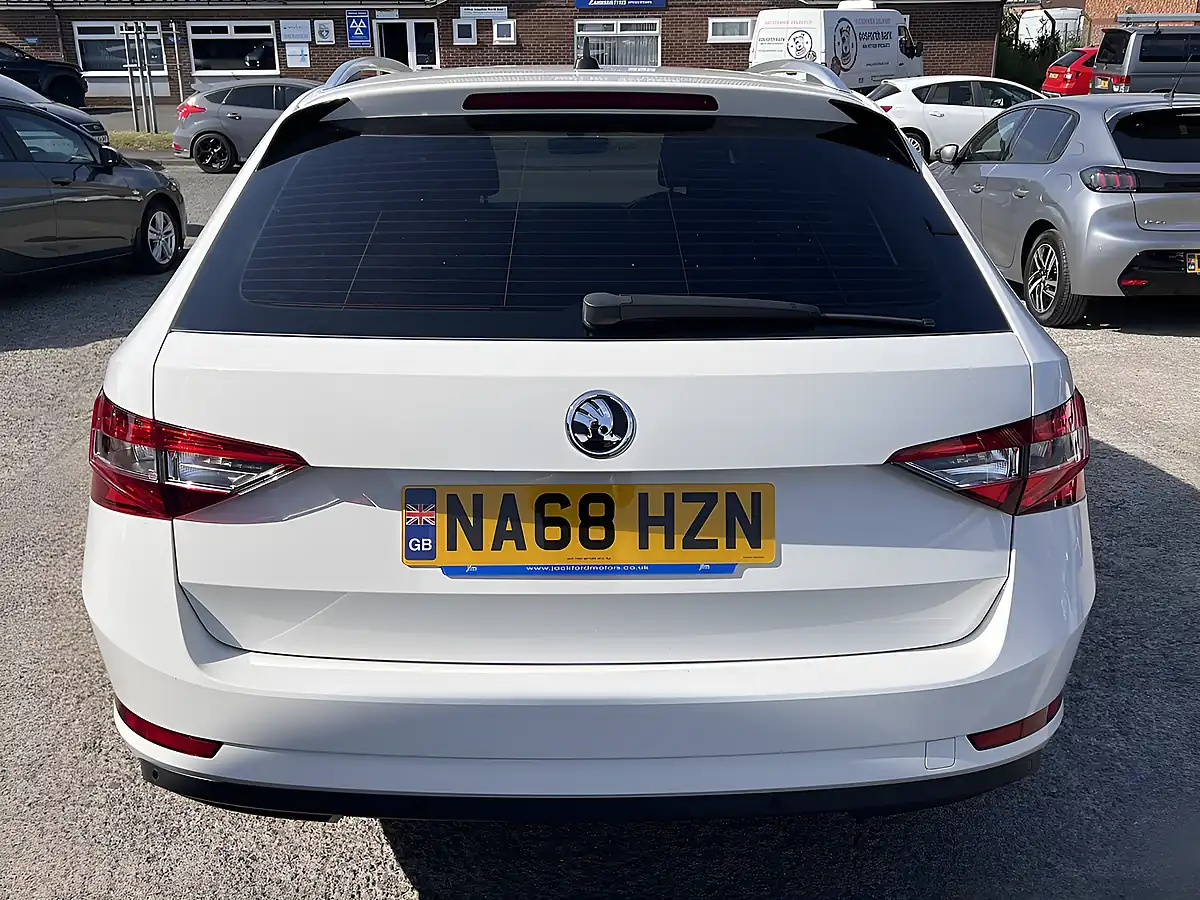 Used 2019 Skoda Superb Se Candy White - Interior and Exterior details 7
