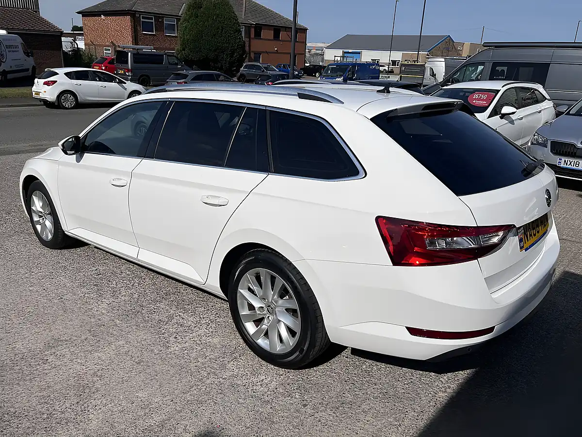Used 2019 Skoda Superb Se Candy White - Interior and Exterior details 8