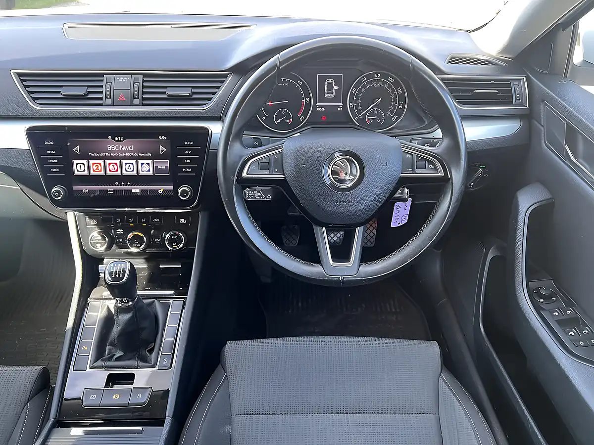 Used 2019 Skoda Superb Se Candy White - Interior and Exterior details 11