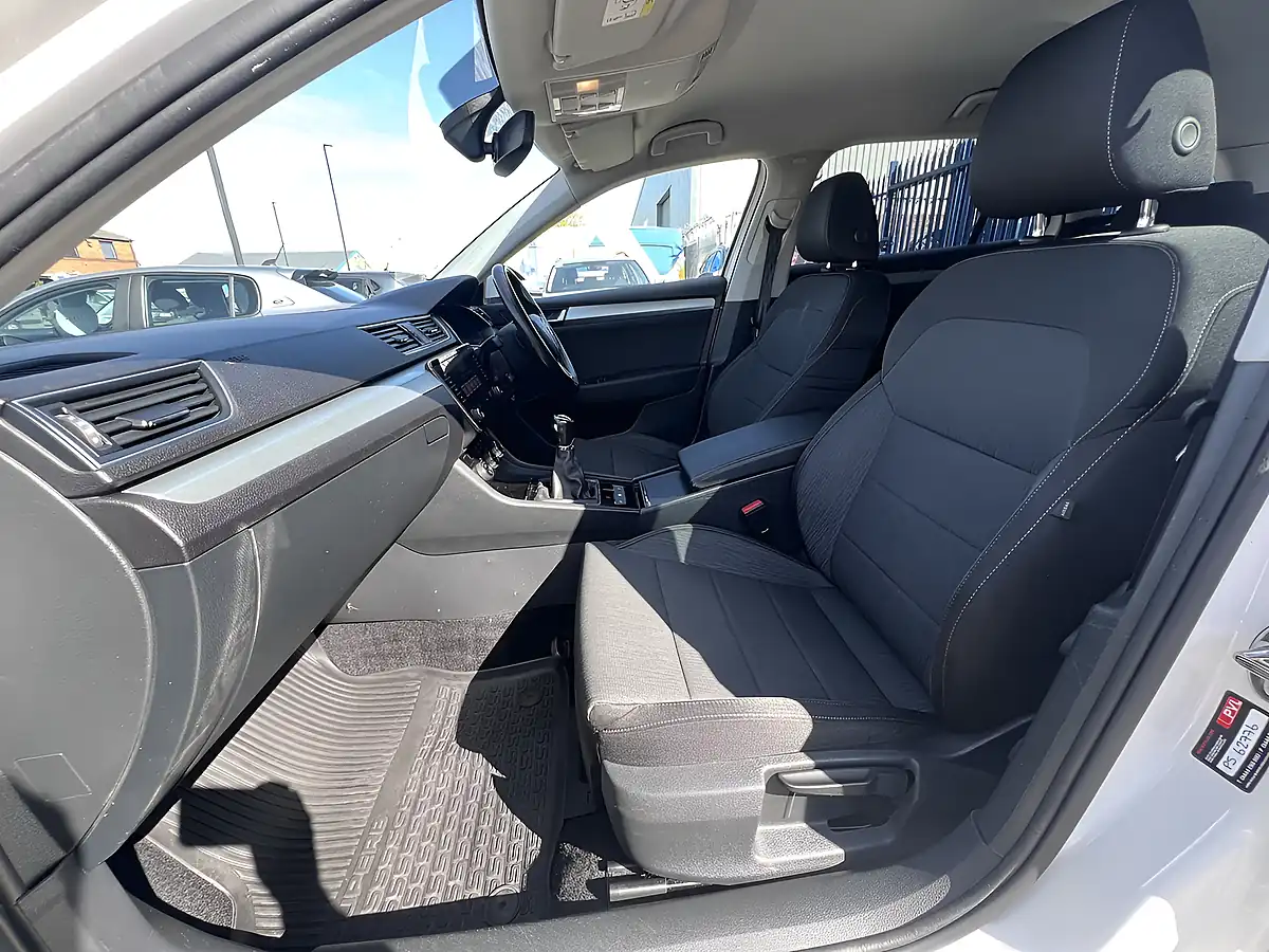 Used 2019 Skoda Superb Se Candy White - Interior and Exterior details 14