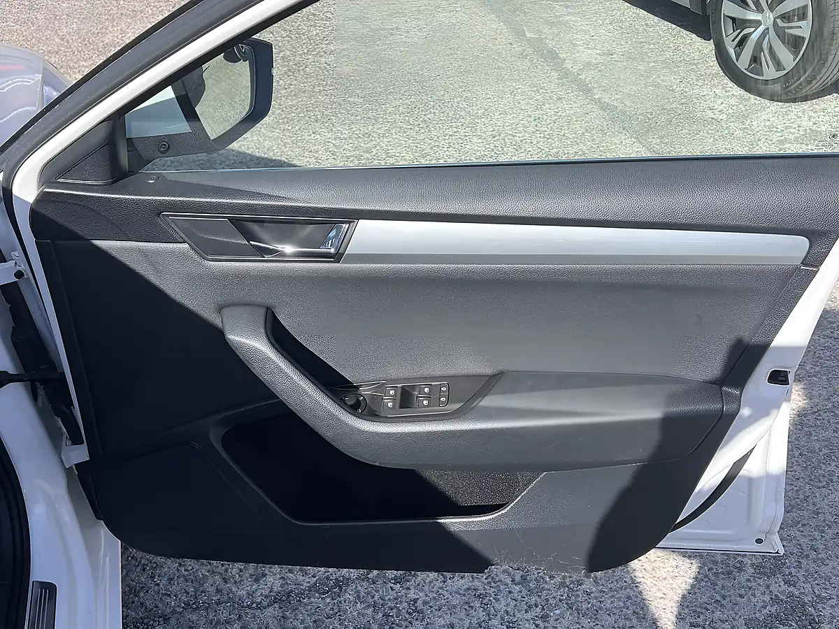 Used 2019 Skoda Superb Se Candy White - Interior and Exterior details 16