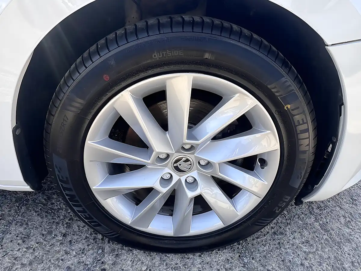 Used 2019 Skoda Superb Se Candy White - Interior and Exterior details 19