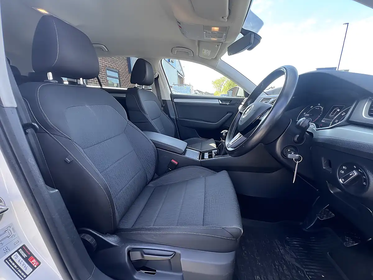 Used 2019 Skoda Superb Se Candy White - Interior and Exterior details 3